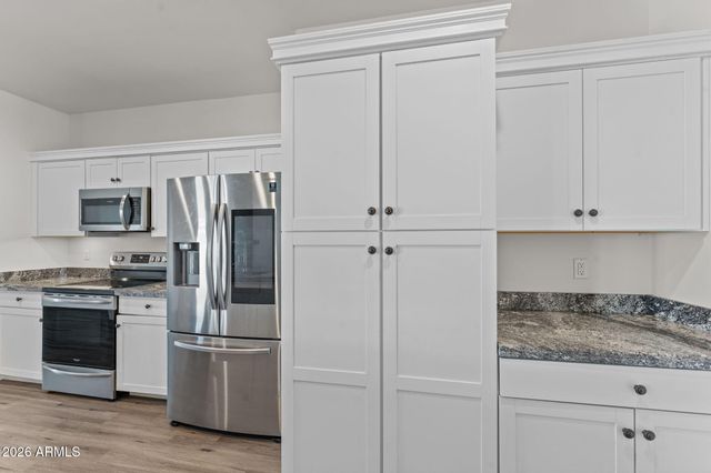 21015 W White Feather Lane, Wittmann, AZ 85361