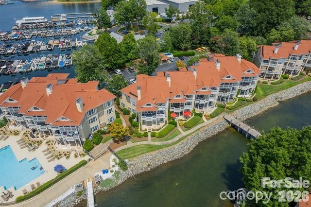 18009 Kings Point Drive I, Cornelius, NC 28031