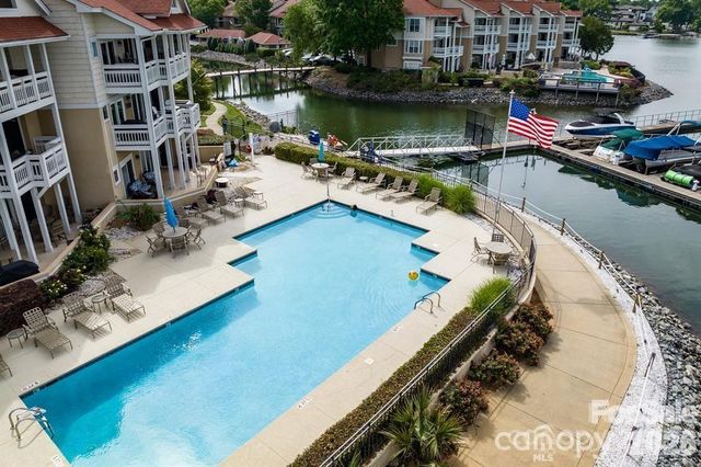 18009 Kings Point Drive I, Cornelius, NC 28031