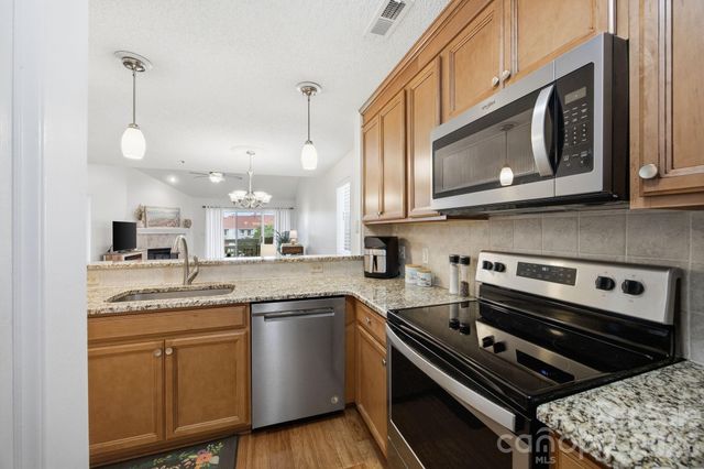 18009 Kings Point Drive I, Cornelius, NC 28031