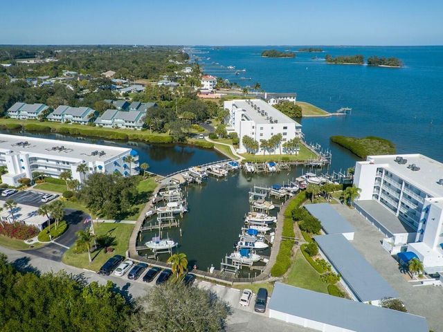 6206 S River Run Drive, Sebastian, FL 32958