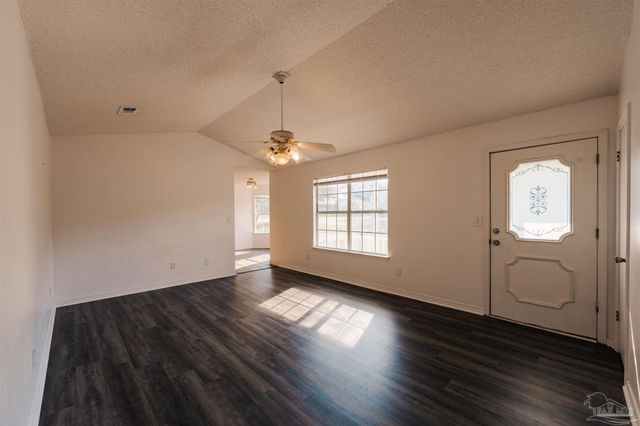 2732 Country Breeze Blvd, Navarre, FL 32566