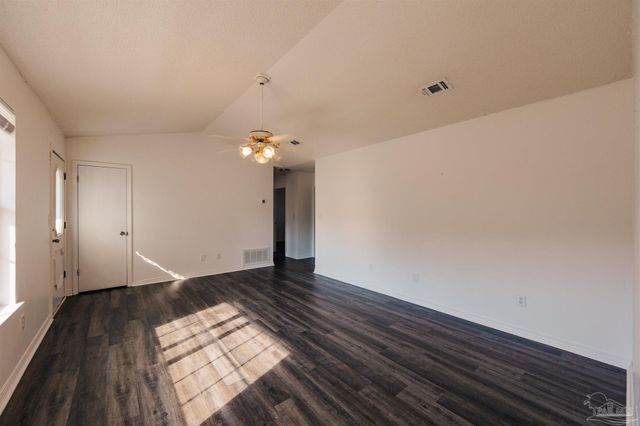 2732 Country Breeze Blvd, Navarre, FL 32566