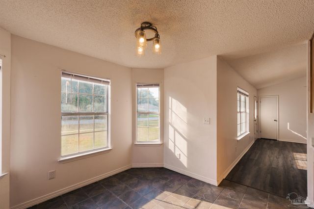 2732 Country Breeze Blvd, Navarre, FL 32566