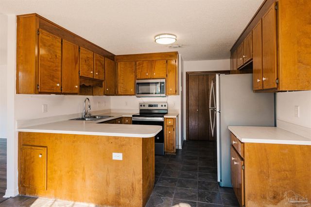 2732 Country Breeze Blvd, Navarre, FL 32566