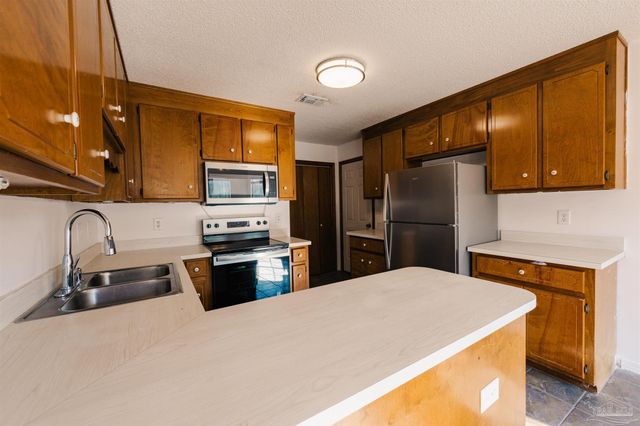 2732 Country Breeze Blvd, Navarre, FL 32566