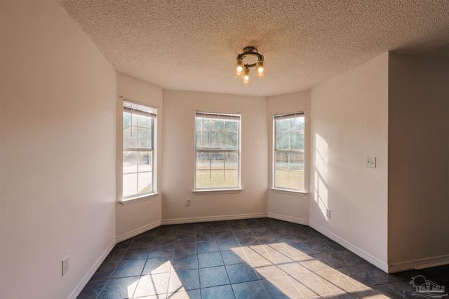 2732 Country Breeze Blvd, Navarre, FL 32566