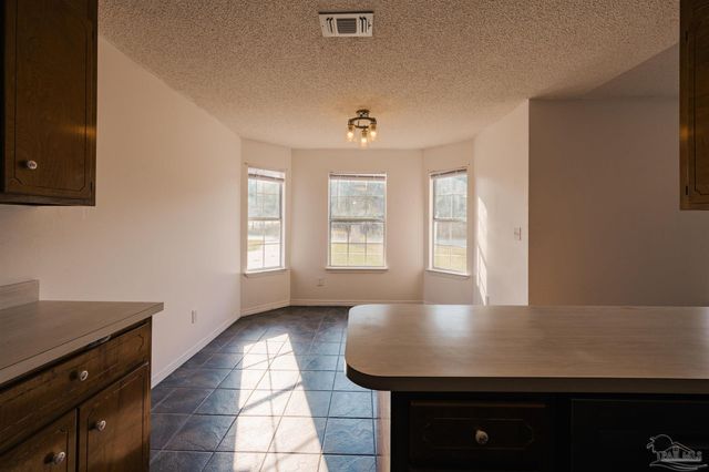 2732 Country Breeze Blvd, Navarre, FL 32566