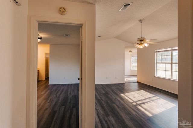 2732 Country Breeze Blvd, Navarre, FL 32566