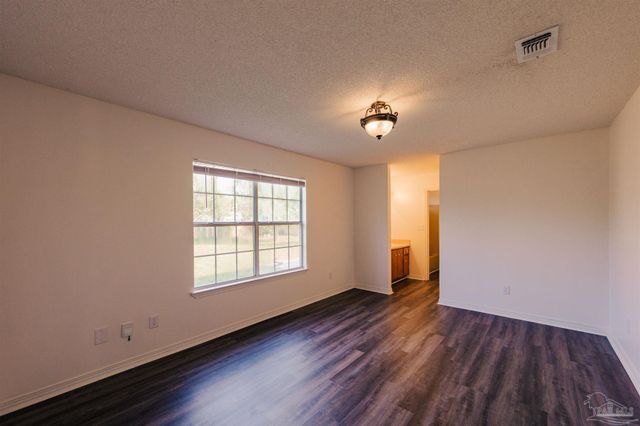 2732 Country Breeze Blvd, Navarre, FL 32566