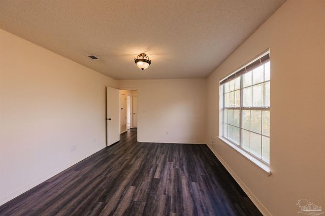 2732 Country Breeze Blvd, Navarre, FL 32566