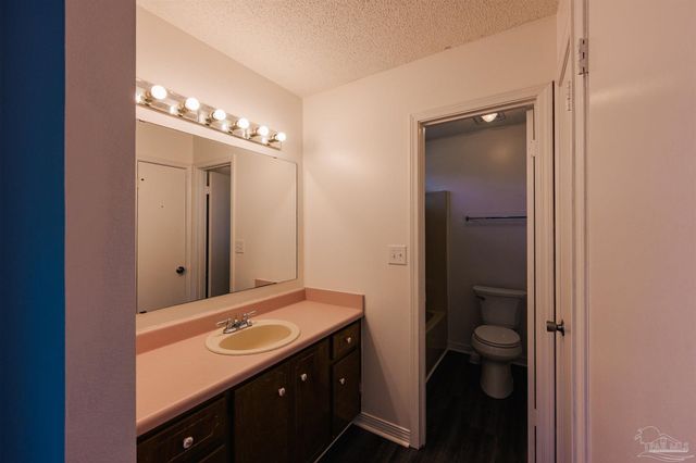 2732 Country Breeze Blvd, Navarre, FL 32566