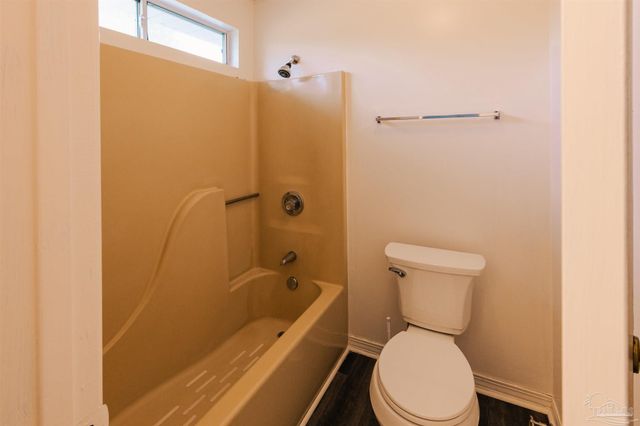 2732 Country Breeze Blvd, Navarre, FL 32566