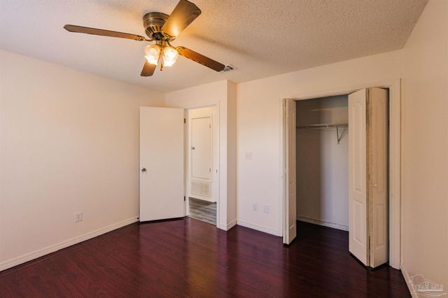 2732 Country Breeze Blvd, Navarre, FL 32566