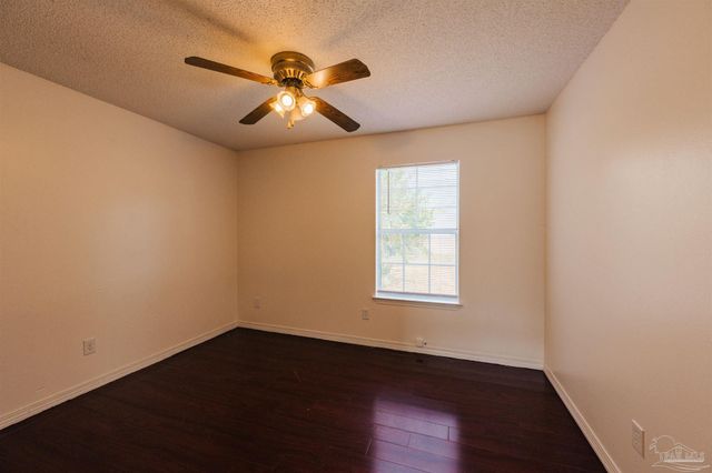 2732 Country Breeze Blvd, Navarre, FL 32566