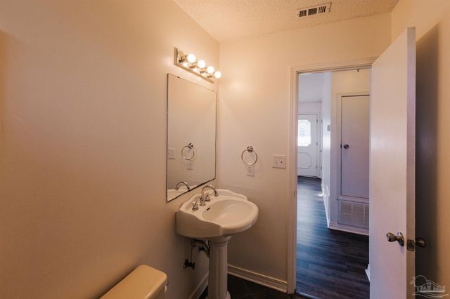 2732 Country Breeze Blvd, Navarre, FL 32566