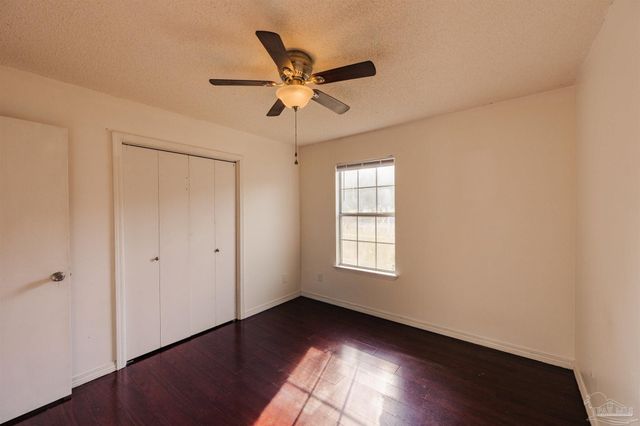 2732 Country Breeze Blvd, Navarre, FL 32566