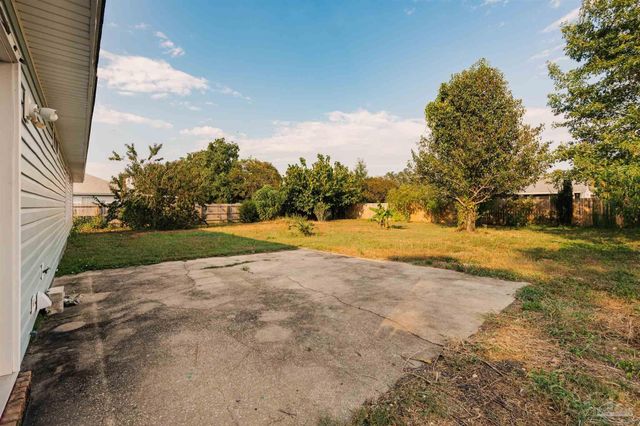 2732 Country Breeze Blvd, Navarre, FL 32566