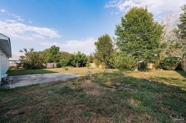 2732 Country Breeze Blvd, Navarre, FL 32566