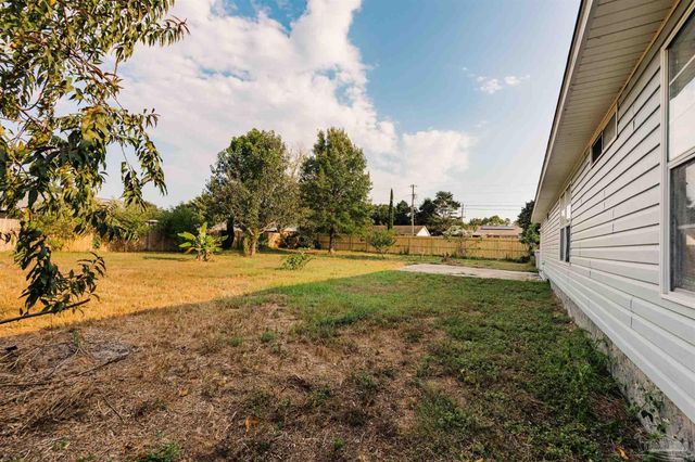 2732 Country Breeze Blvd, Navarre, FL 32566