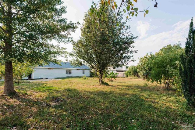 2732 Country Breeze Blvd, Navarre, FL 32566