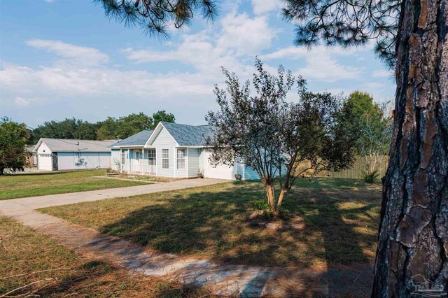 2732 Country Breeze Blvd, Navarre, FL 32566