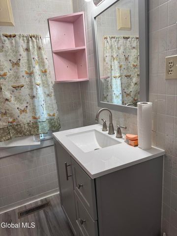 35 Cornell Street, Schenectady, NY 12304