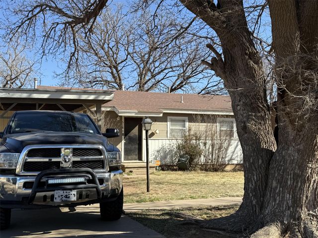 518 W 2nd Street, Hale Center, TX 79041