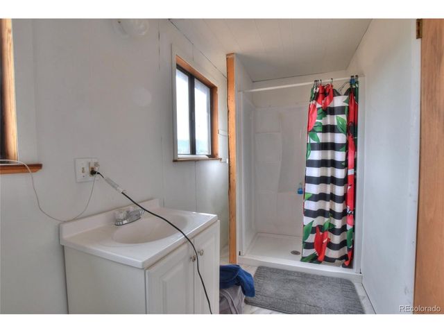 135 Eagle Rock Rd B11, Jefferson, CO 80456
