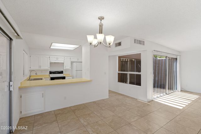 810 N Camino Santiago Unit 51, Tucson, AZ 85745