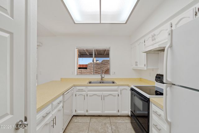 810 N Camino Santiago Unit 51, Tucson, AZ 85745