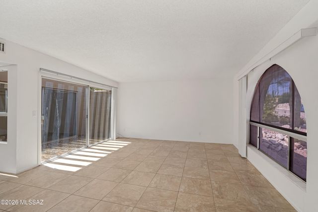 810 N Camino Santiago Unit 51, Tucson, AZ 85745