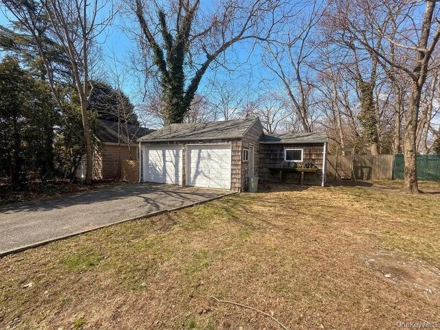29 Richmond Avenue, Amityville, NY 11701