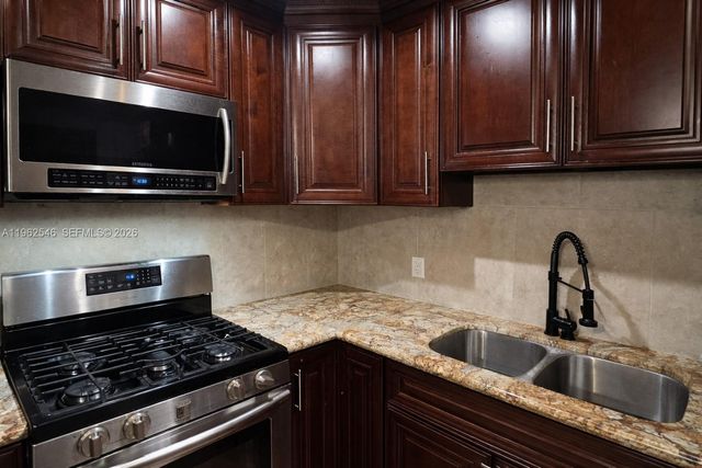 3522 NW 193rd St, Miami Gardens, FL 33056