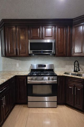 3522 NW 193rd St, Miami Gardens, FL 33056