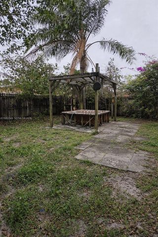 3522 NW 193rd St, Miami Gardens, FL 33056