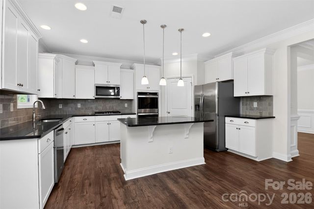 1212 Englewood Drive, Lake Wylie, SC 29710