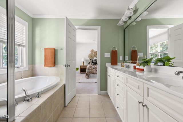 204 Towne Ridge Lane, Chapel Hill, NC 27516