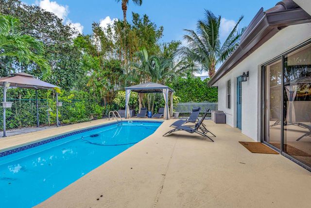 1915 Newhaven Avenue, Wellington, FL 33414