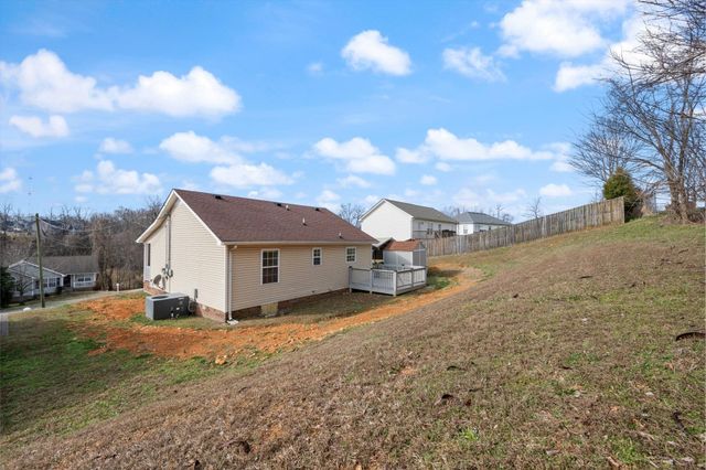 1007 Granny White Rd, Clarksville, TN 37040