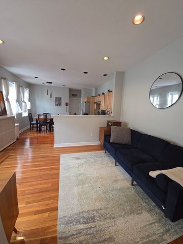 1872 Commonwealth Ave 15, Boston, MA 02135