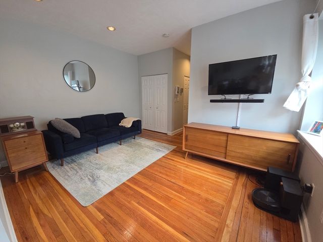 1872 Commonwealth Ave 15, Boston, MA 02135