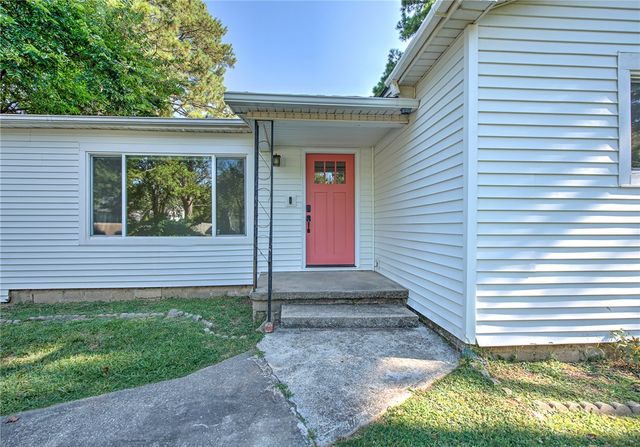 1170 N Maxwell Drive, Fayetteville, AR 72703