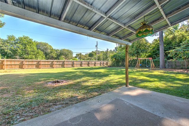 1170 N Maxwell Drive, Fayetteville, AR 72703