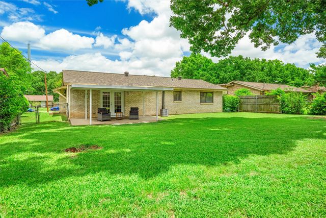2604 Buffalo Drive, Arlington, TX 76013