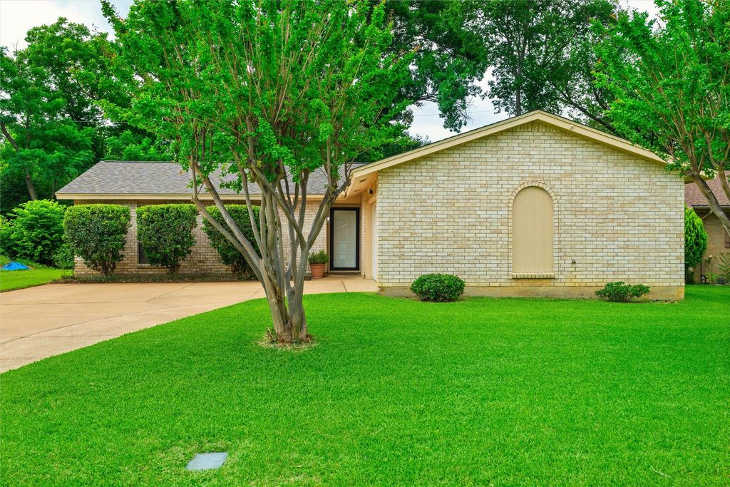 2604 Buffalo Drive, Arlington, TX 76013