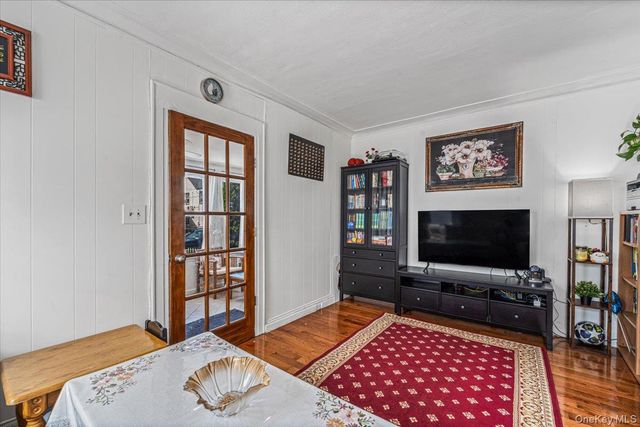 9039 201st Street, Hollis, NY 11423