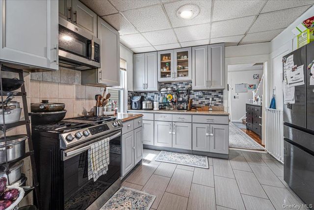 9039 201st Street, Hollis, NY 11423