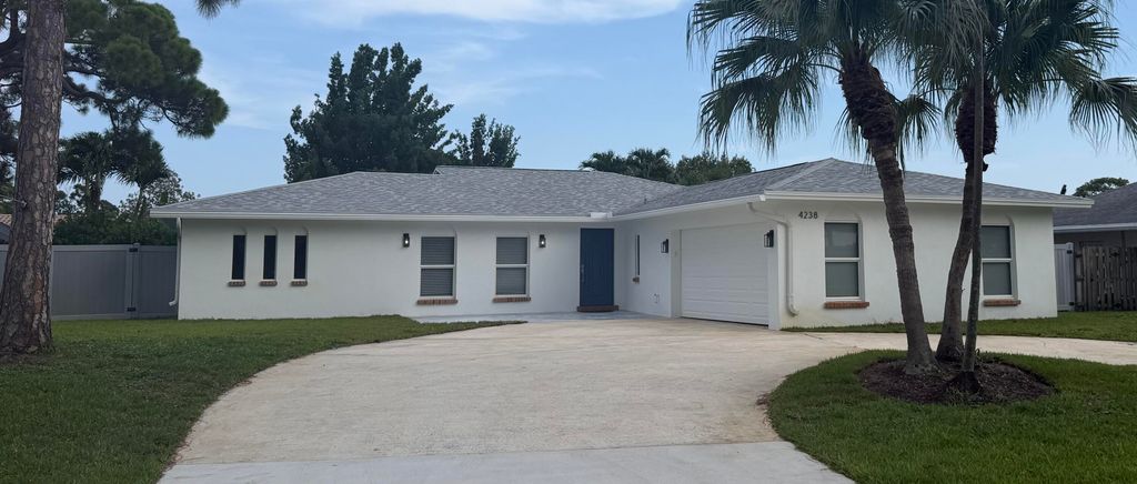 4238 Magnolia Street, Palm Beach Gardens, FL 33418