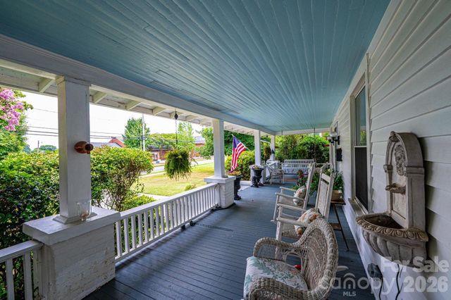720 N Main Avenue, Newton, NC 28658